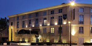 grand-hotel-du-roi-rene-facade-1