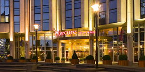 mercure-paris-porte-de-saint-cloud-facade-1