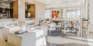 monte-carlo-bay-hotel-a-resort-restaurant-1
